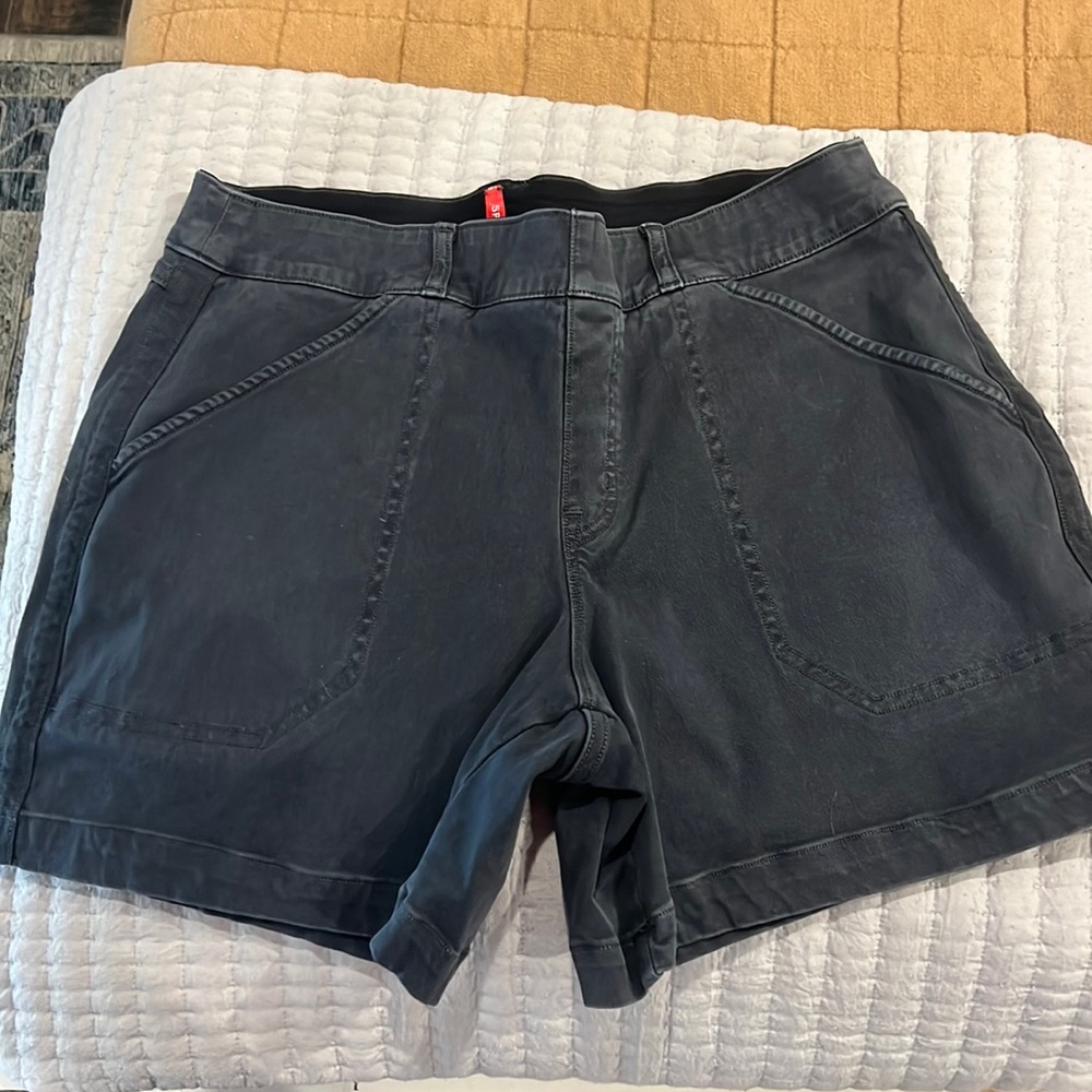 Spanx black size large shorts